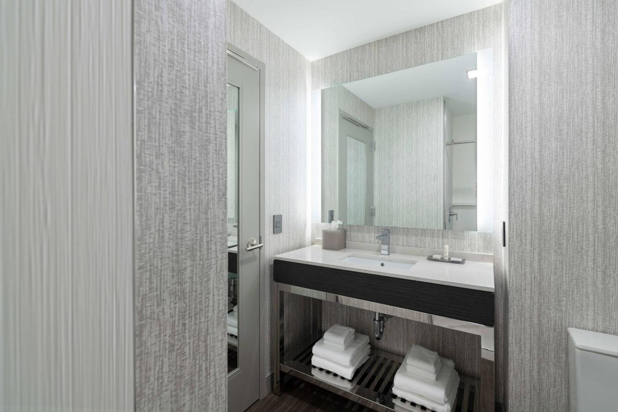 Fairfield By Marriott Inn & Suites Boston Medford Bagian luar foto